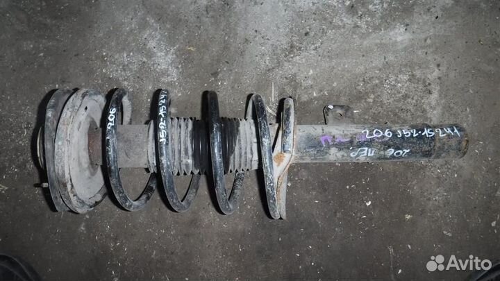 Амортизатор передний левый Peugeot 206 1998-2012