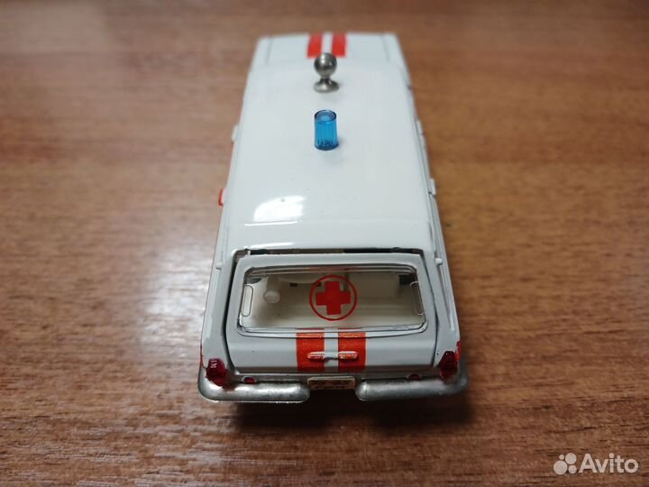 Модель 1/43 Волга газ 24-02 скорая помощь (СССР)