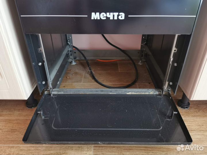 Электрическая плита с духовкой Мечта (4 конф.) Б/У