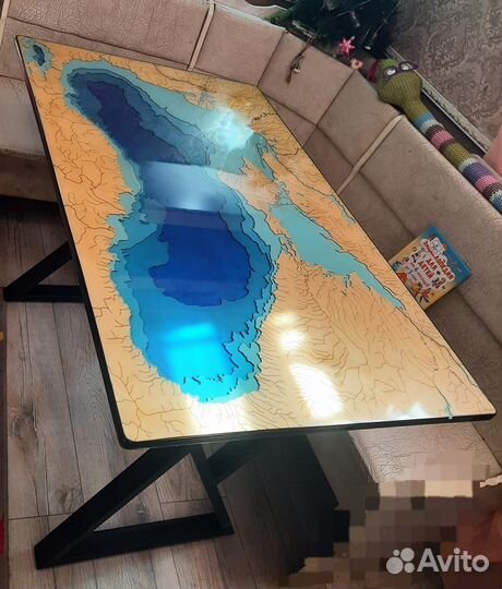 Обеденный стол из эпоксидный смолы