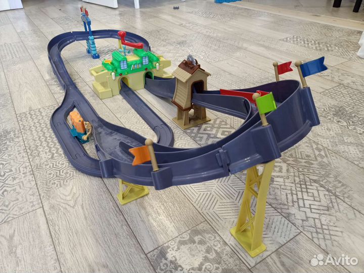 Железная дорога с запуском паравозика