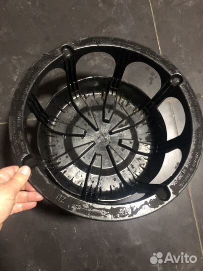 Продается крепление на запаску 210 мерседес