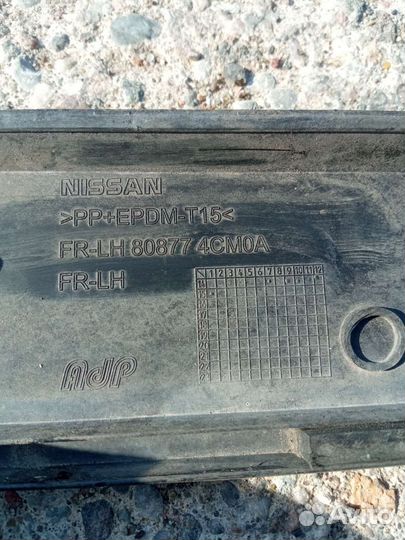 Nissan x-trail t32 левый передний молдинг двери