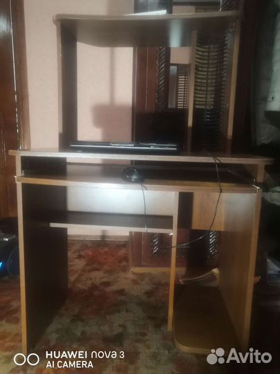 Компьютерный стол и кресло