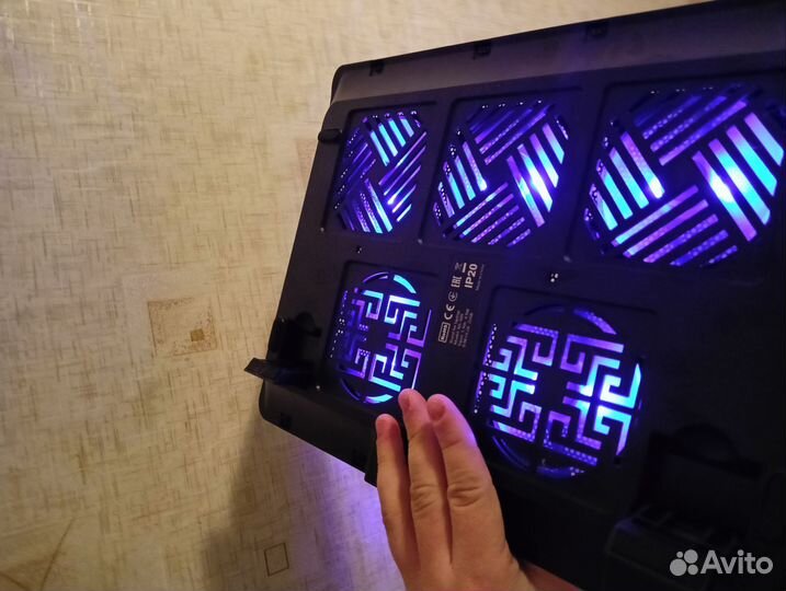 Охлаждающая подставка для ноутбука до 15.6 дюймов