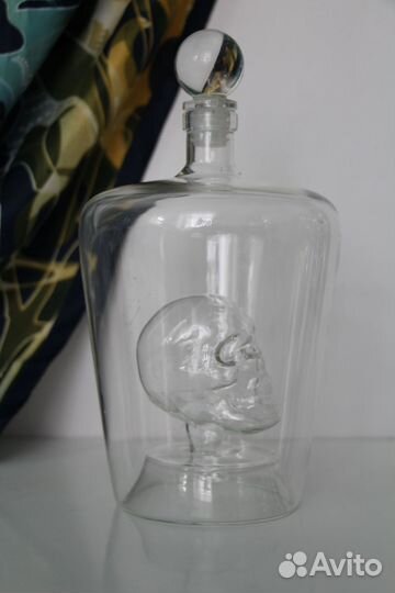 Штоф стеклянный с черепом