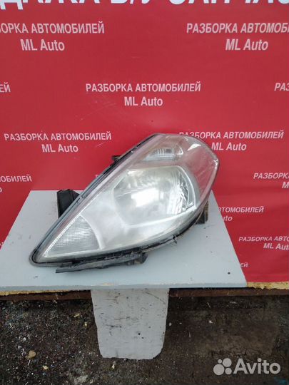 Фара Nissan Tiida