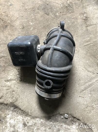 Патрубок воздушного фильтра Сузуки Гранд Витара 3