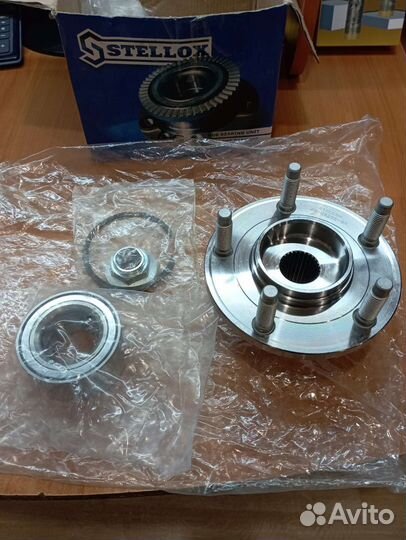 Ступичный подшипник на Форд в сборе