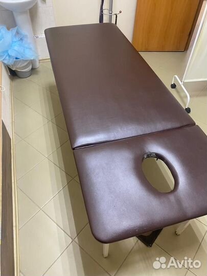 Массажная кушетка с вырезом