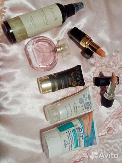 Набор косметики. Почти все не начато даже