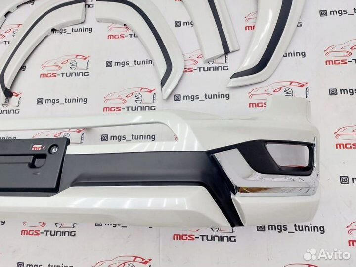 Обвес Modellista на Toyota Land Cruiser 300 белый