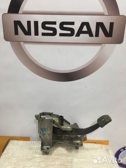 Педаль тормоза Nissan tiida
