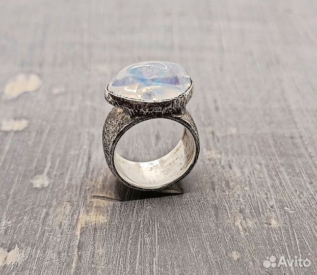 Серебряное кольцо с опалом