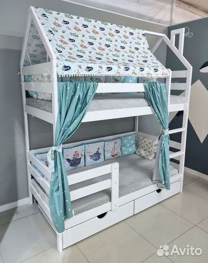 Детская двухъярусная кровать