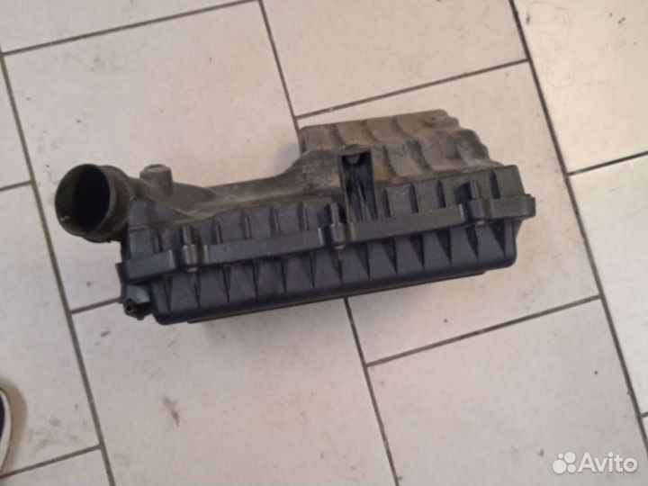 Корпус воздушного фильтра skoda fabia 2