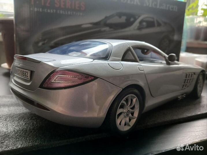 Mercedes-Benz SLR McLaren (2003) 1:12 Motormax