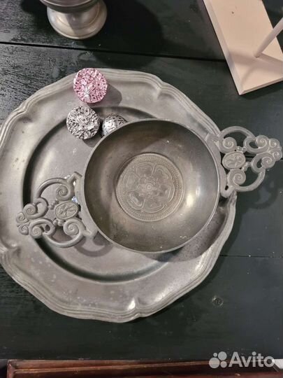 Оловянные блюдо с ручками, лампадка с крюком,тарел