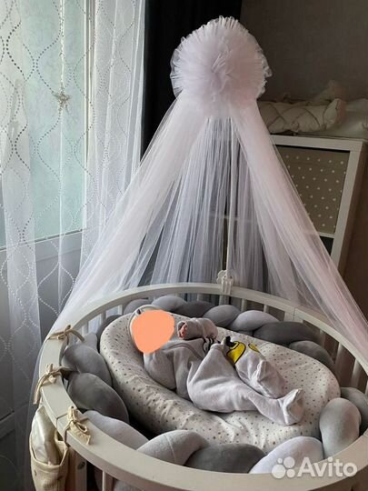 Кроватка для новорожденного с маятником