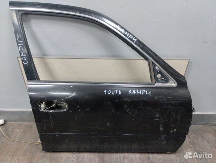 Дверь передняя правая Toyota Camry SV30 1990-1997