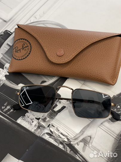 Солнцезащитные очки Ray-Ban