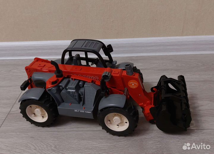 Bruder погрузчик колёсный Manitou MLT 633