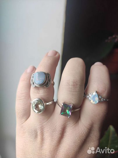 Колечки с премиум камнями