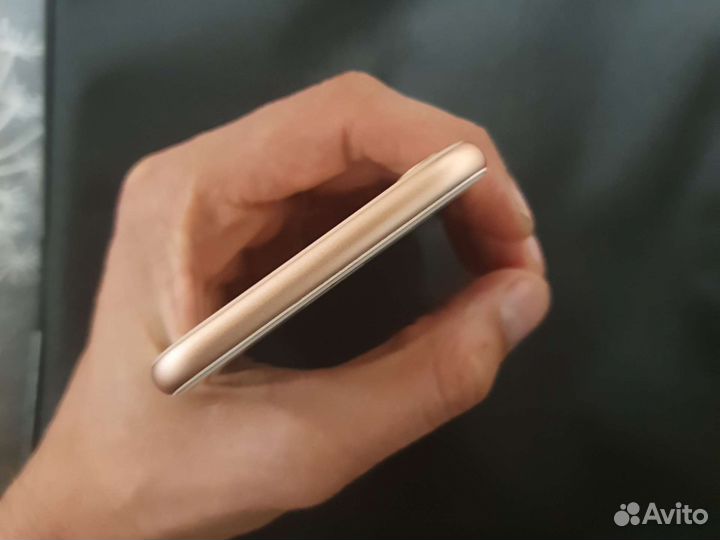 Телефон iPhone 8 64 gb