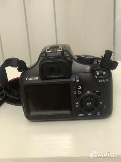 Зеркальный фотоаппарат Canon EOS 1100D