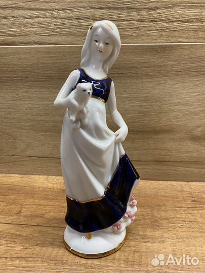 Фарфоровые статуэтки Трио