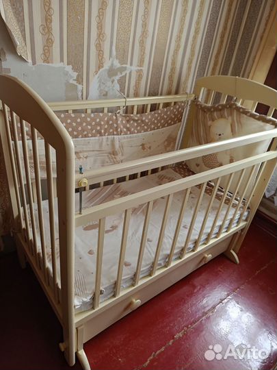 Детская кроватка с маятником и ящиком бу