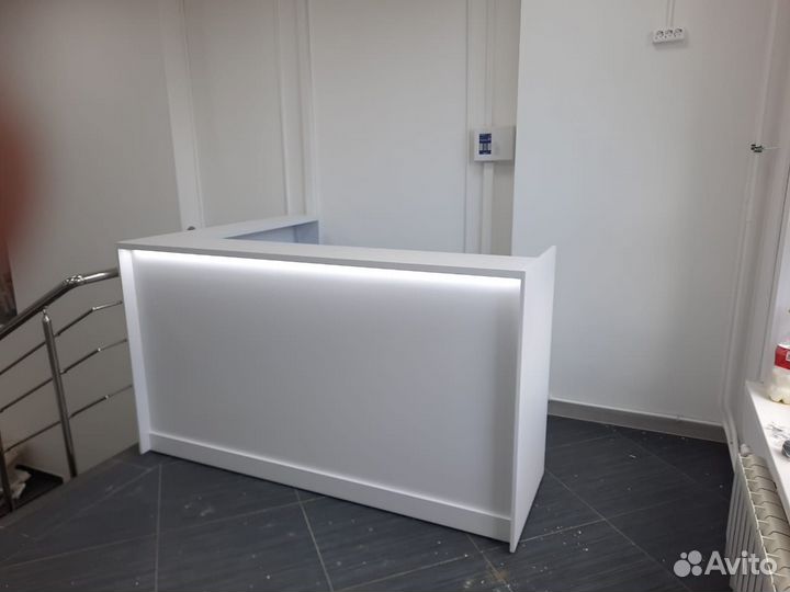 Стойка ресепшн