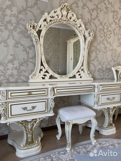 Спальный гарнитур