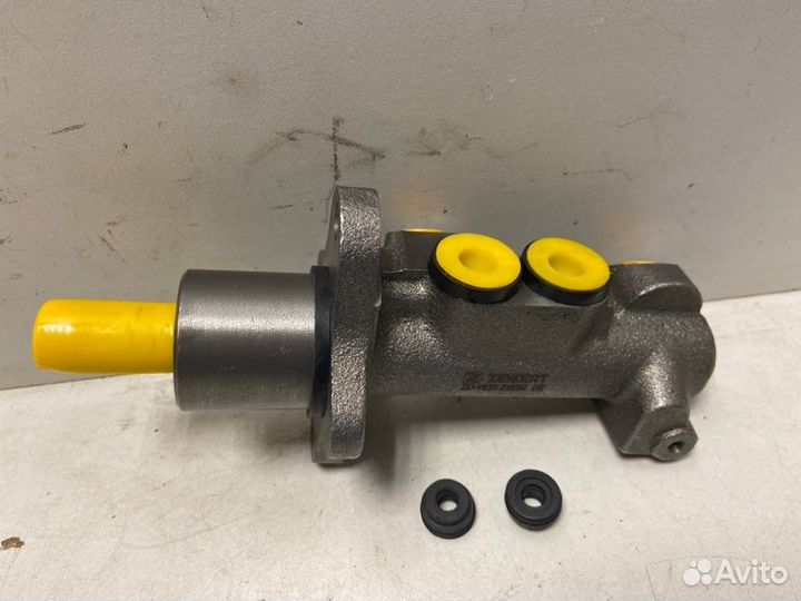 Цилиндр тормозной главный Volkswagen Passat B4