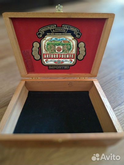 Пустая коробка от сигар arturo fuente heminguay 