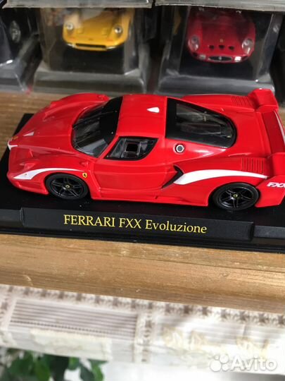 Коллекционные модели машинок Феррари 70 шт