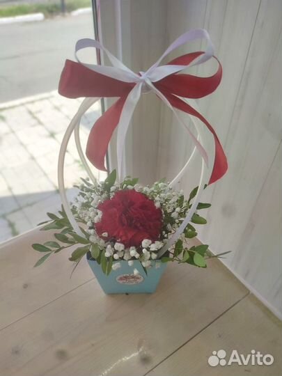 Композиция из цветов на 1 сентября