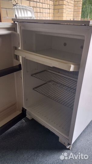 Холодильник upo 105л газ electrolux