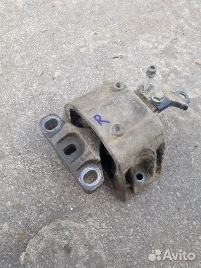 Опора двигателя правая volkswagen golf 4