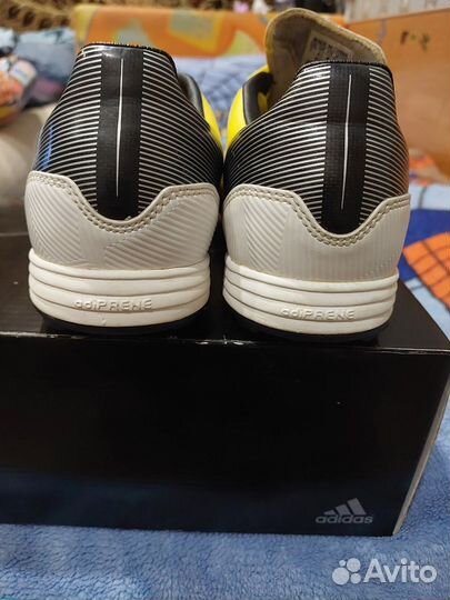 Футбольные бутсы adidas