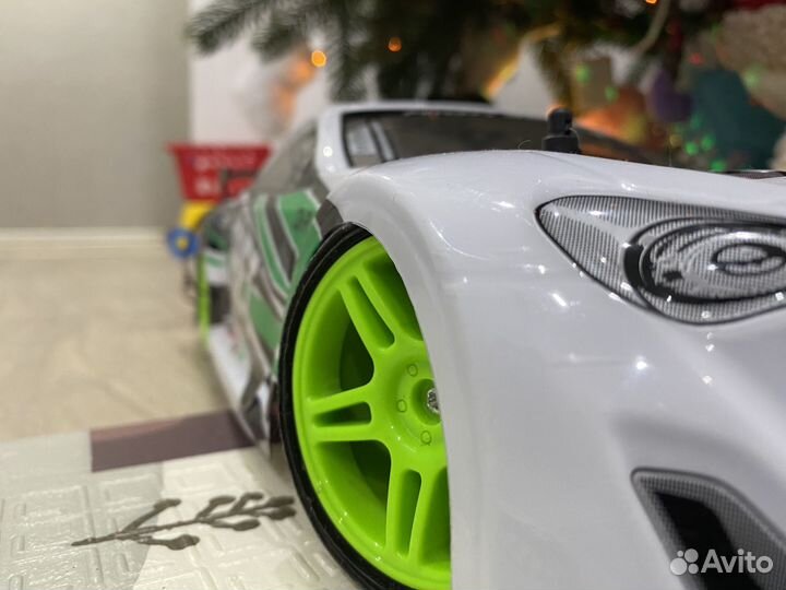 Машина на радиоуправлении для дрифта