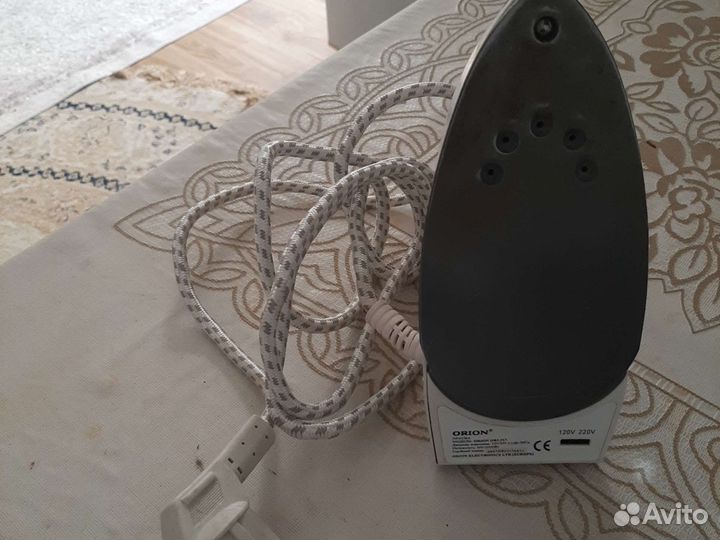 Маленький дорожный утюжок