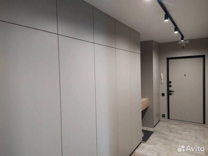 Большой шкаф в прихожую