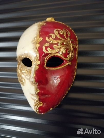 Венецианская маска (Италия)