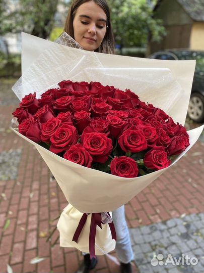 Букет из 51 высокой красной розы