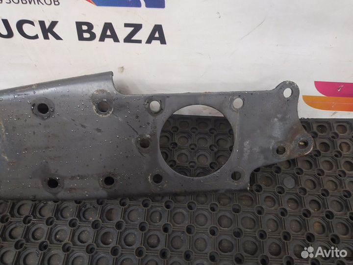 Кронштейн переднего бампера правый