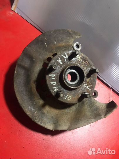 Кулак поворотный передний Toyota Camry XV30