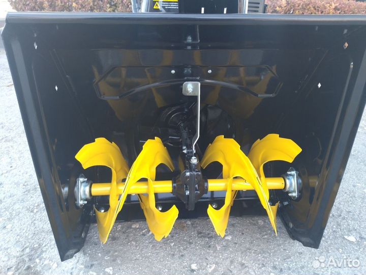 Снегоуборщик Champion ST 553