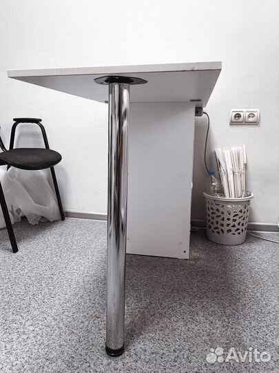 Маникюрный стол