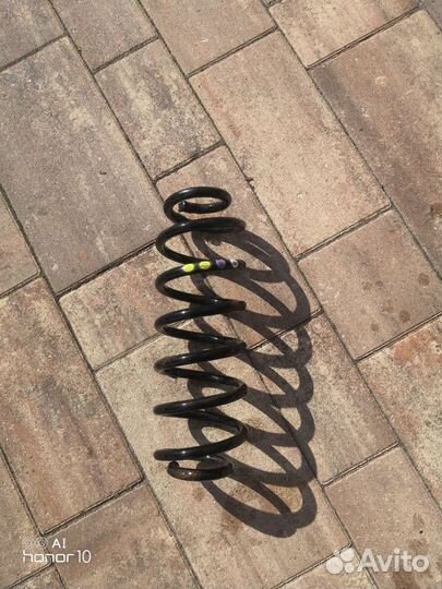 Пружина задния на passat B7